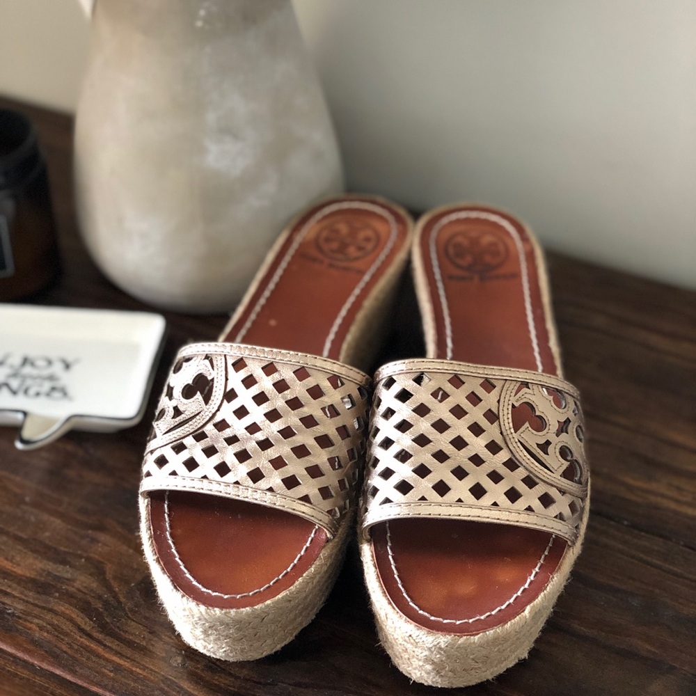 Tory Burch thatched perf wedges